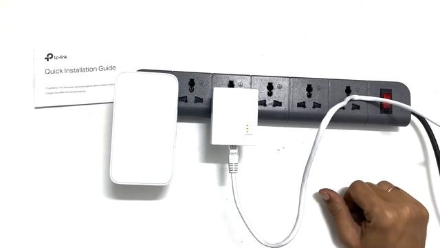 TP Link AV1000 Powerline WiFi Extender Unboxing, Setup, Speedtest - Powerline WiFi Kit