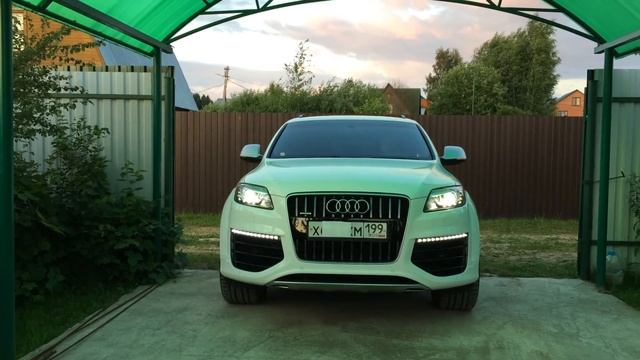 Динамический поворот Audi Q7 смотреть онлайн