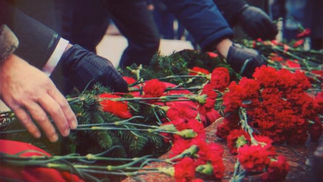 Она скончалась 26 августа... Знаменитости в слезах смотреть онлайн