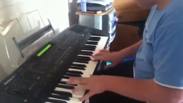 Blair Wilkie playing Material girl! смотреть онлайн