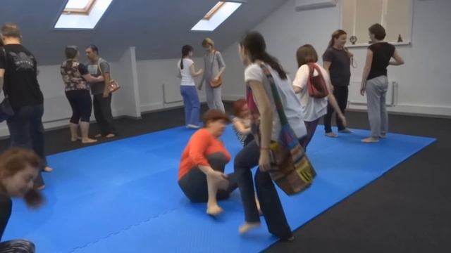 Факультатив по курсу "Женская самооборона" в ОЦ Хоровод. Москва, декабрь 2016. смотреть онлайн