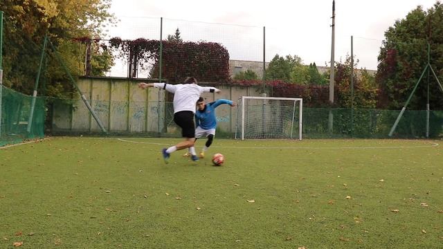 5 ЛЕГКИХ СПОСОБОВ ОБЫГРАТЬ ДРИБЛИНГОМ В ФУТБОЛЕ! ОБУЧЕНИЕ! СТАНЬ ХОРОШИМ НАПАДАЮЩИМ! смотреть онлайн