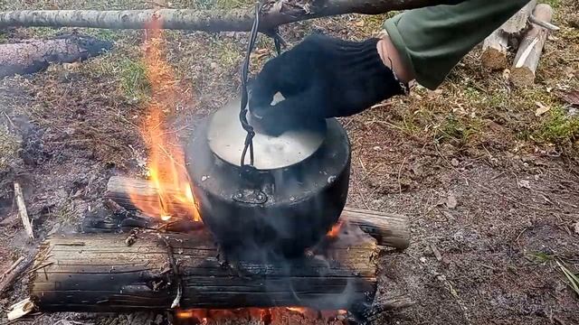 Поход в лесной лагерь. Достроили лесное укрытие. смотреть онлайн