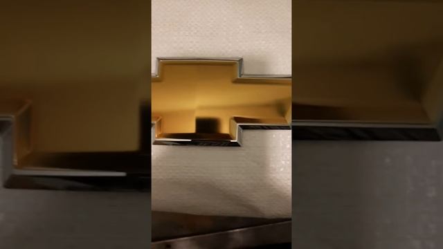 Знак "Бабочка" Шевроле Нива (большой) на решетку радиатора или бокс запаски смотреть онлайн