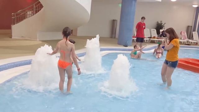 Поход в аквапарк смотреть онлайн