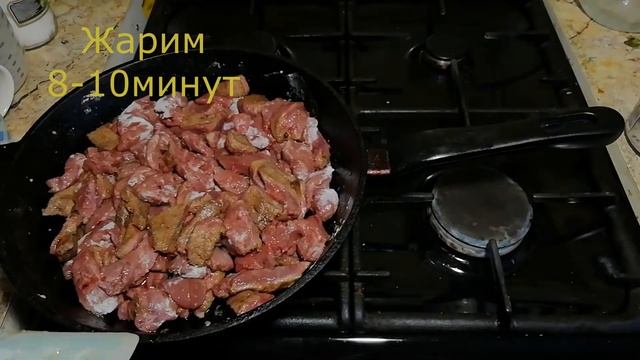 Печень говяжья, жареная с луком. смотреть онлайн