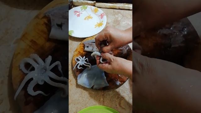 Cleaning and Cutting of Squid/Kalamari . смотреть онлайн