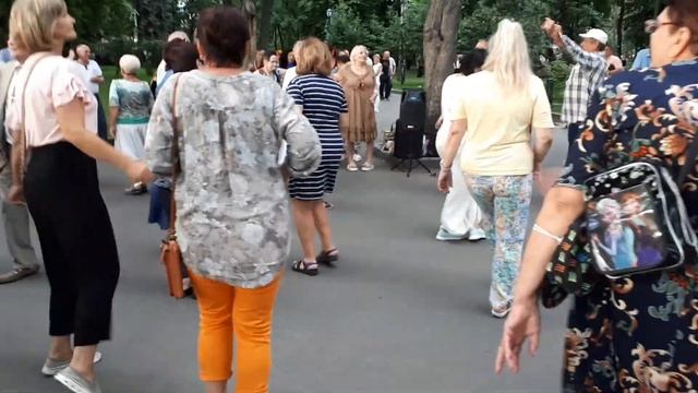 Ой,смереко!!!Народные танцы,сад Шевченко,Харьков!!! смотреть онлайн