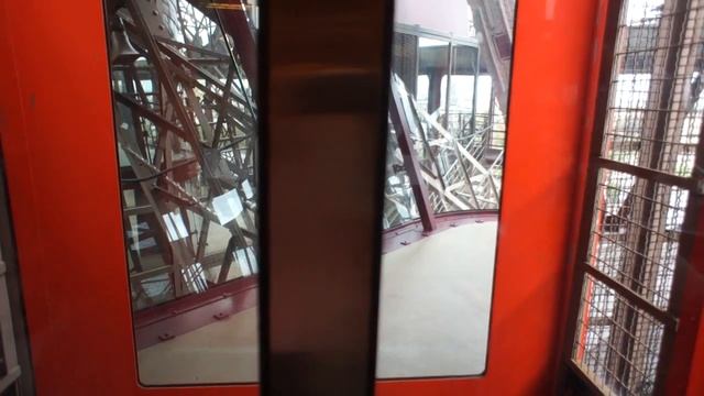 Eiffel Tower Elevator Ride Going Up to Second Floor (HD) смотреть онлайн