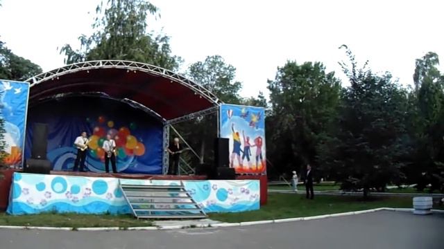 Дуэт саксофонистов и гитара... смотреть онлайн