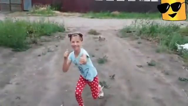Танц батл Великий Хан против Лизы из канала Зайчик Ушастик смотреть онлайн