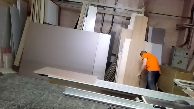 16 ноября 2021,распил ЛДСП на производстве мебели