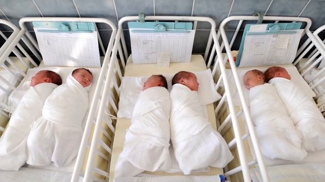 Вероятность, что они родятся живыми, была 1 на 104 миллиарда. Сёстры-ШЕСТЕРНЯШКИ спустя 38 лет... смотреть онлайн