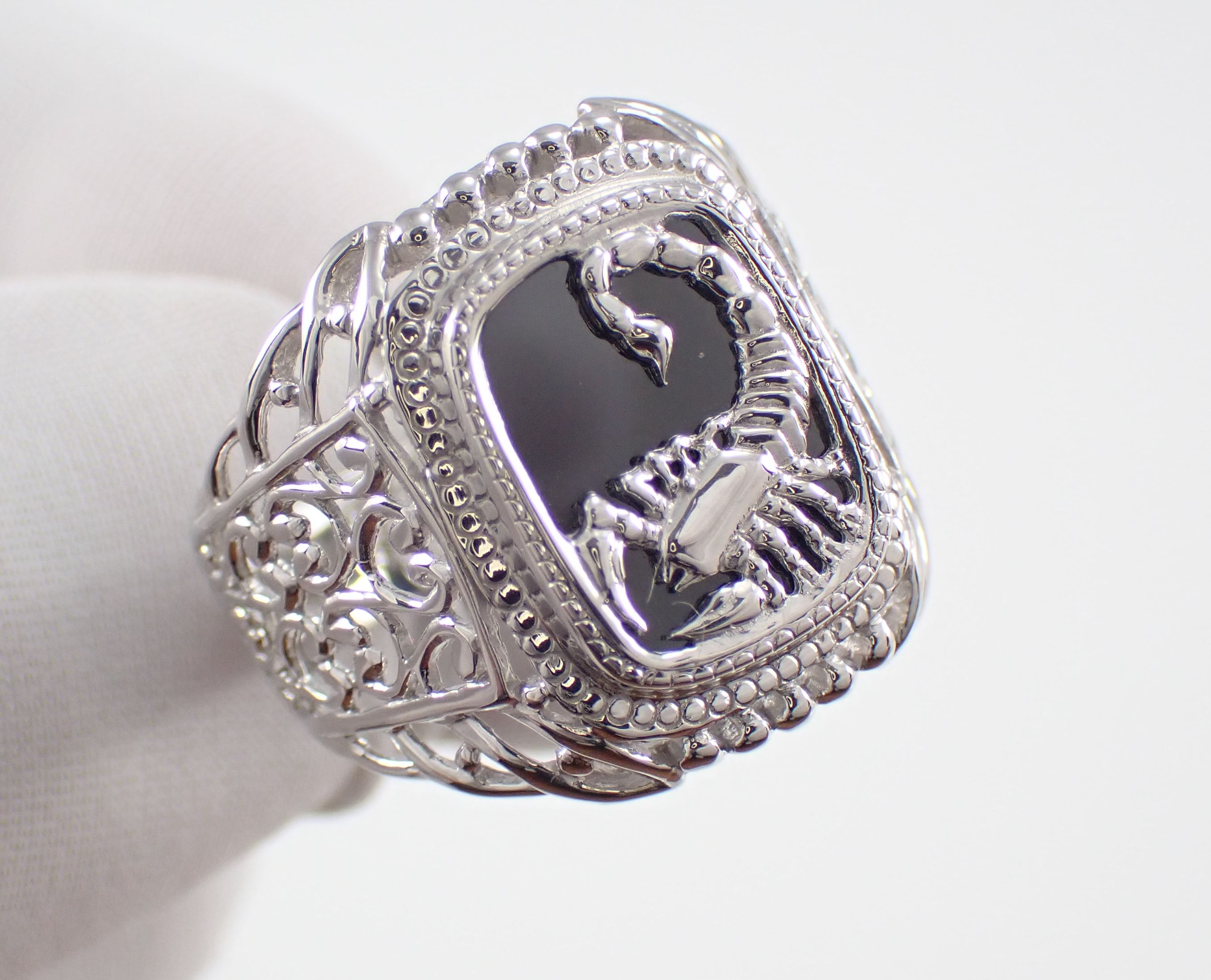 Печатка Мужская со Скорпионом с черным фианитом (Печатка Скорпион), Артикул КМ-97_3_с, серебро 925 смотреть онлайн