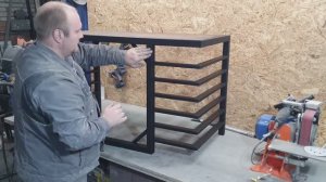 Смастерил стол на скорую руку. Из того что есть в мастерской получился неплохой вариантб