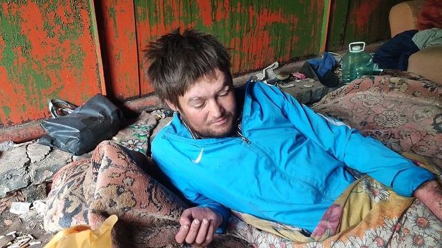 Живу в гараже... Отрезали ноги... Помогите.. Алмаз Туймазинский 33 года. смотреть онлайн