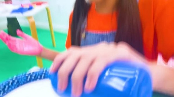 Wendy Plays with 3D Pin Art Toy | Fun Art Toys for Kids to Create Share and Play