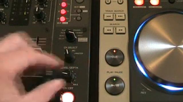 Video 2 The in loop sampler on the DJM-400 DJ mixer. смотреть онлайн