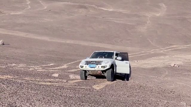 Tank 300 rescues Land Cruiser VRX | Mitsubishi Pajero 2.4L vs Haval H9 2.0L PK Off-road смотреть онлайн