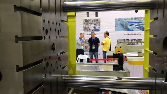 Оборудование из Китая - Машина литья под давлением с горячей камерой прессования смотреть онлайн