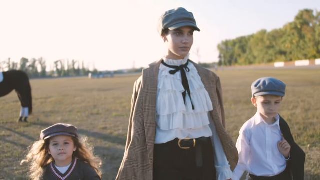 Головные уборы из твида. Коллекция 2019\20 смотреть онлайн