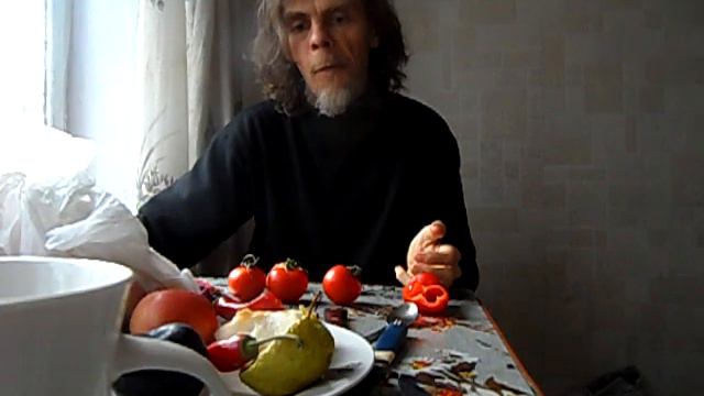 Фруктоедение 177 день подряд без срывов. Ем Фрукты: помидорки с перцем. Разговариваю. смотреть онлайн