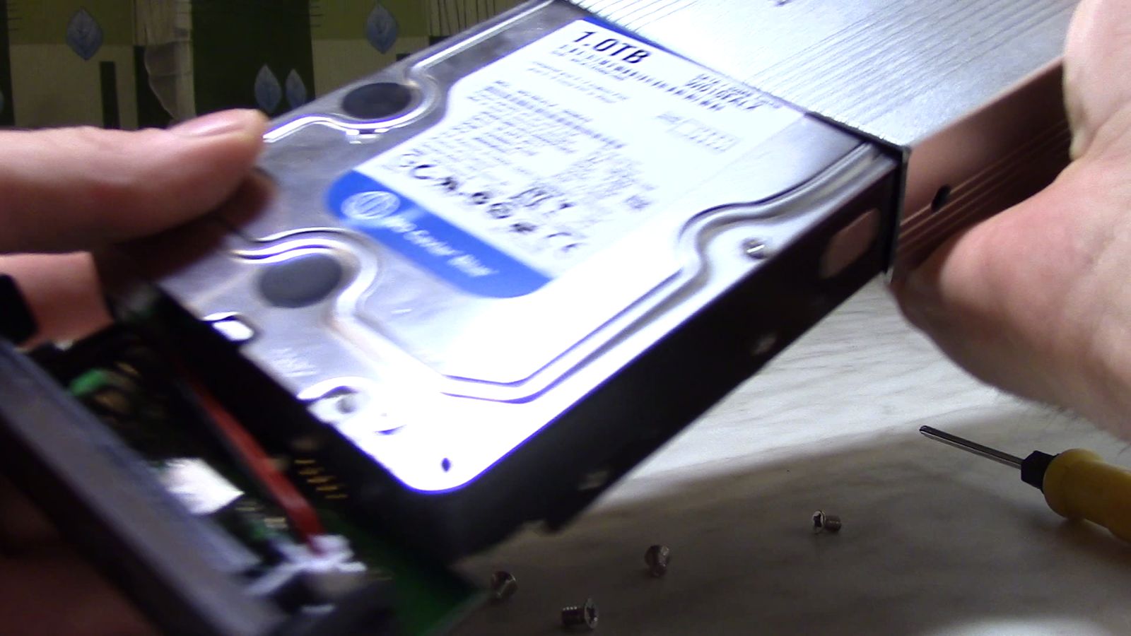 Как использовать старый жесткий диск. Как подключить старый жесткий диск. Бокс для жесткого диска. смотреть онлайн