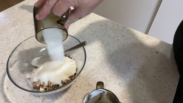 Домашний тортик Манник с маком и орехами. Очень простой в приготовлении. смотреть онлайн