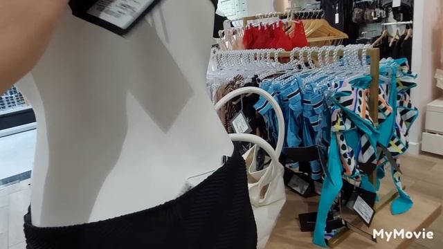 ТЦ "Планета", "CTOKMMAН" "United Colors of Benetton".....нуууу так себе смотреть онлайн