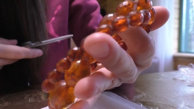 Распаковываю советские янтарные украшения в деревне, граненый янтарь. 2020 год смотреть онлайн