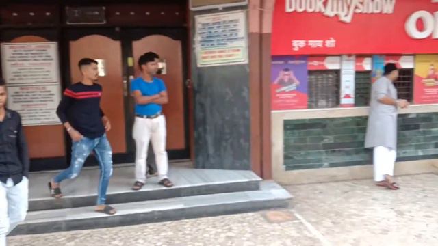 DABANGG 3 REVIEW FIRST DAY FIRST LOOK SALMAN KHAN FANS GAIETY GALAXY THEATER BANDRA смотреть онлайн