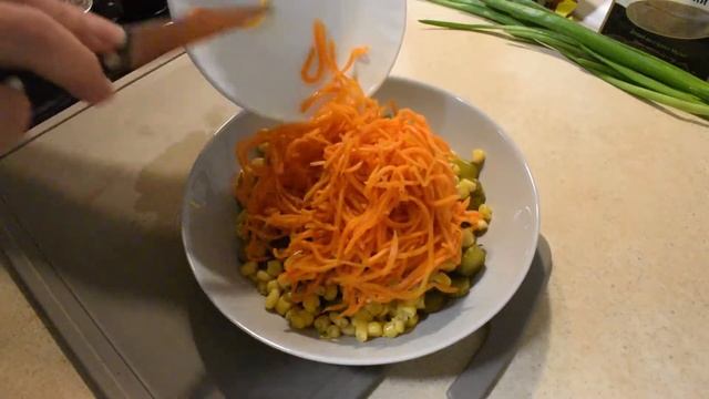 Салат с языком и солёными огурцами рецепт. Очень простой и лёгкий рецепт салата на ужин! смотреть онлайн