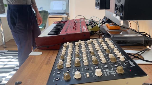 Roland TR-8s jam with friends смотреть онлайн