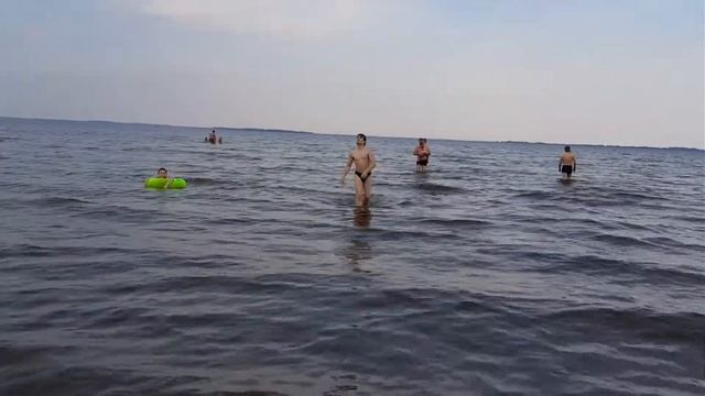 Озеро, водяная массажная кровать. смотреть онлайн