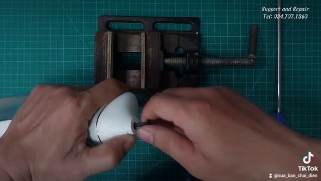 Hướng dẫn tháo đầu tăm gãy trong máy tăm nước Prooral, các máy khác các bạn làm tương tự. смотреть онлайн