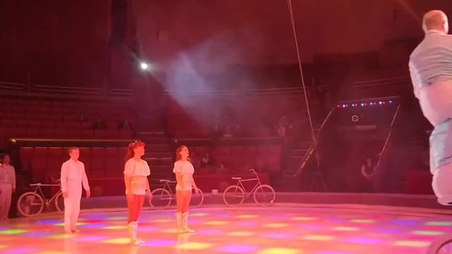 Брянский Государственный Цирк (2) смотреть онлайн