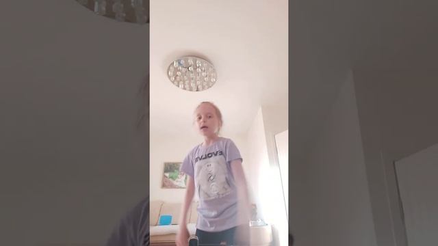 Работаю танец под песню ягода малинка смотреть онлайн