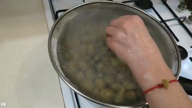 Жаренная Молодая КАРТОШКА ( мелкая) по Селянски! Простой и Вкусный Рецепт! смотреть онлайн