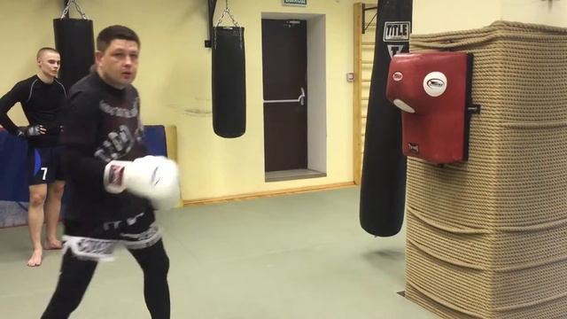 Удар стрела или суперменпанч. Тренировка ММА. FightBRO.ru - Москва, Таганская смотреть онлайн