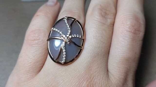 Серебряное кольцо с кофейным агатом в позолоте 16,5 смотреть онлайн