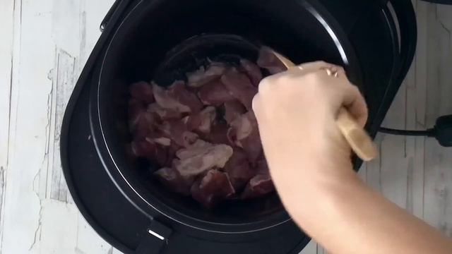 КАК ПРИГОТОВИТЬ СВИНИНУ В СМЕТАННОМ СОУСЕ МУЛЬТИВАРКЕ? Сочное, нежное, мягкое мясо на ужин! смотреть онлайн