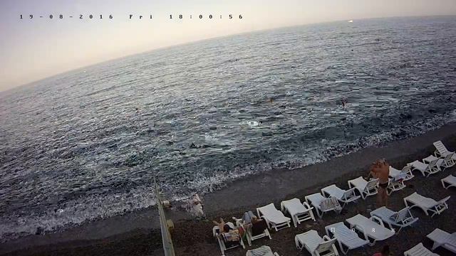 Вебкамера "Пляж Дубны". Запись 19.08.2016 18:00:16 смотреть онлайн