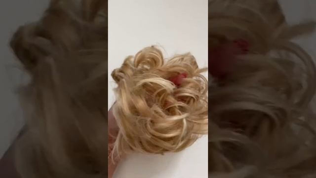 Charites Шиньон резинка из искусственных волос для пучка или хвоста Не имеет искусственного блеска.