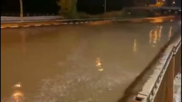 Horrible Chaos In Israel || Floods, Tornadoes and Sandstorms Hit Tel Aviv & Herzliya смотреть онлайн