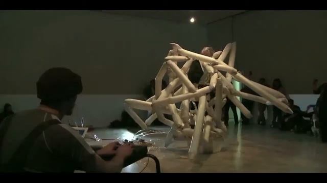 Robotic arts: Chico MacMurtrie's TOTEMOBILE смотреть онлайн