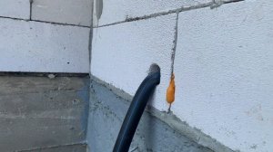 Завел электрический кабель в дом. Прокладка кабеля в земле.