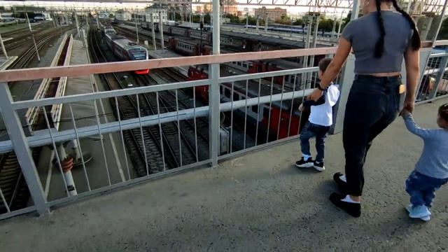 24.08.22 прогулка на ЖД вокзал смотреть онлайн