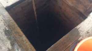 Как сделать чтобы ведро в колодце тонуло сразу