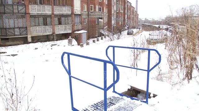 Златоустовцы своими силами провели благоустройство придомовой территории смотреть онлайн