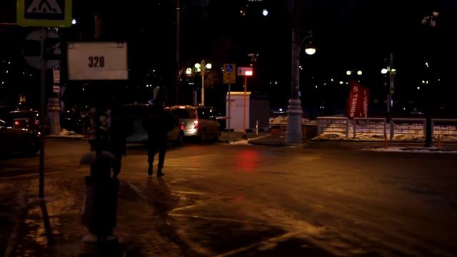 У "ТРЦ Европейский" горит автомобиль (30.12.2016) смотреть онлайн